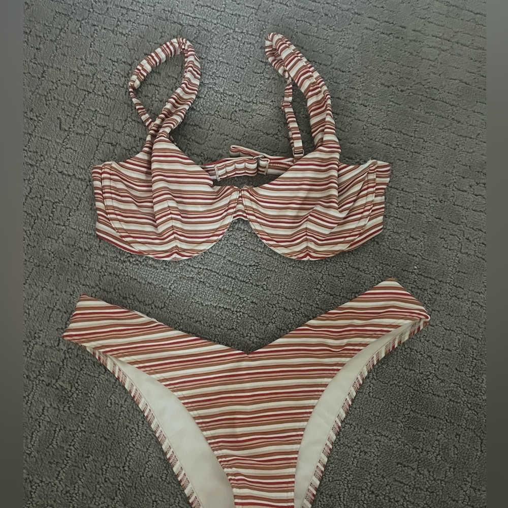 NWT striped abercrombie bikini. NEVER WORN BEFORE